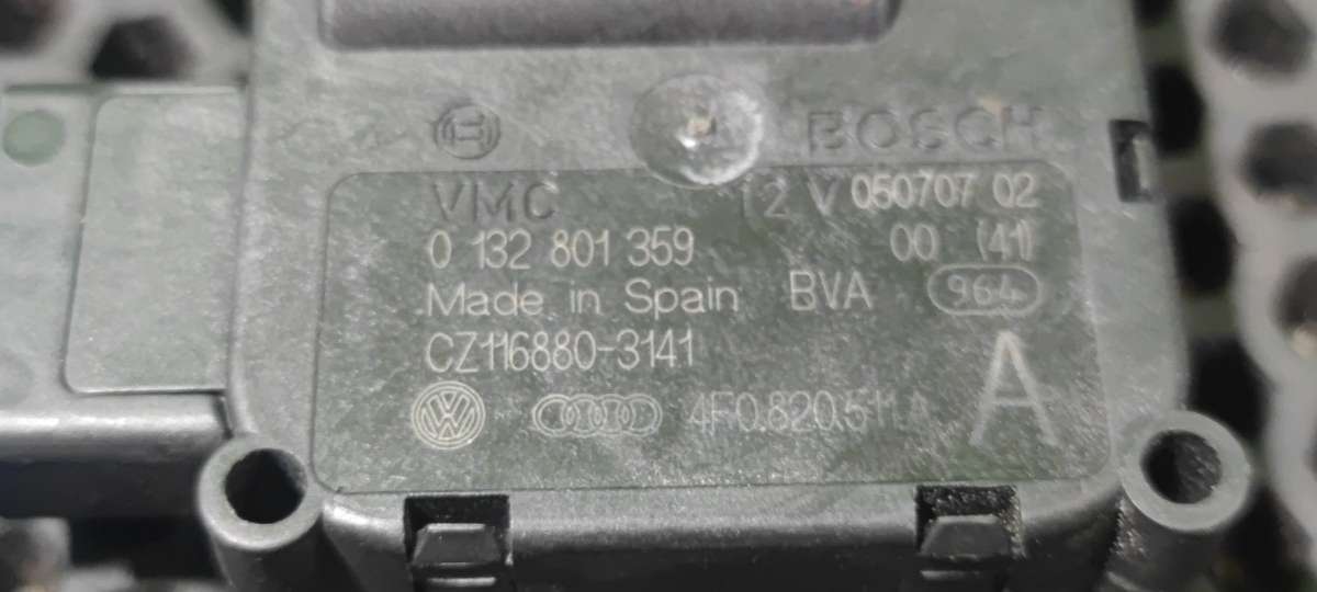 4F0 820 511 A 0 132 801 359 - Моторчик заслонки печки Audi A6 C6 (S6,RS6) 2007г. - Фото 3